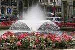 Madrid, Gran Via, un jet d'eau, Espagne.