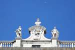Madrid, Palacio Real, avion dans le ciel, Espagne.