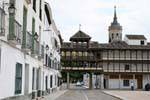 Tembleque, clocher vu depuis la Plaza Mayor, Espagne.