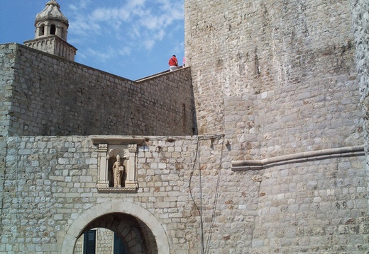 Porte de la vielle ville de Dubrovnik coté fort Revelin