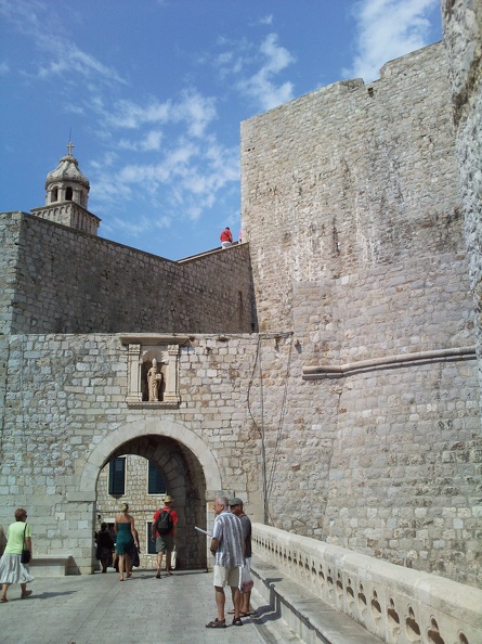 Porte d'entrée de la vielle ville de Dubrovnik coté fort Revelin Schacke Frederic