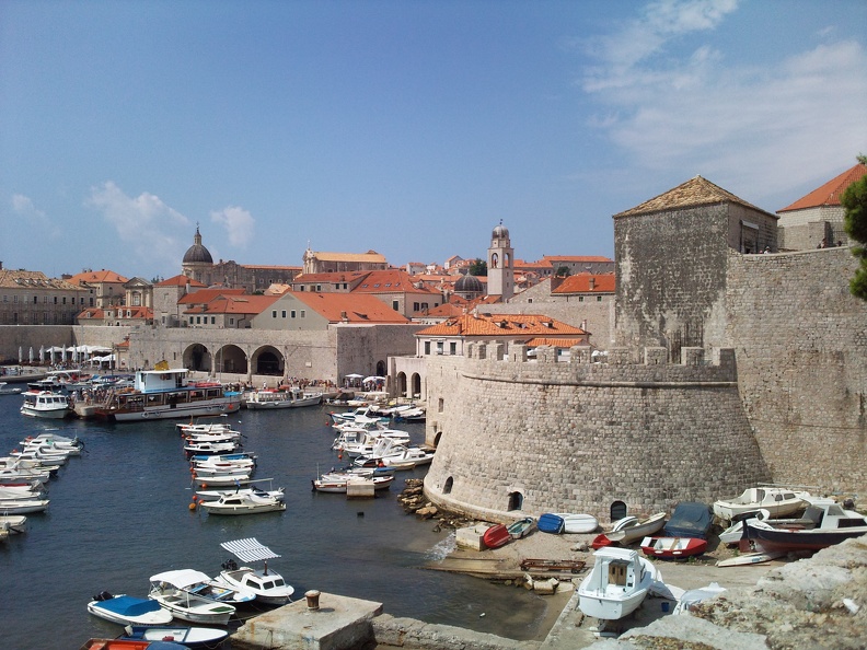 Le port en eau calme de Dubrovnik Schacke Frederic