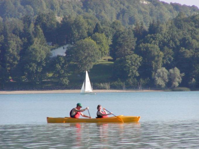 A la rame sur le lac de Chalain, Jura - France