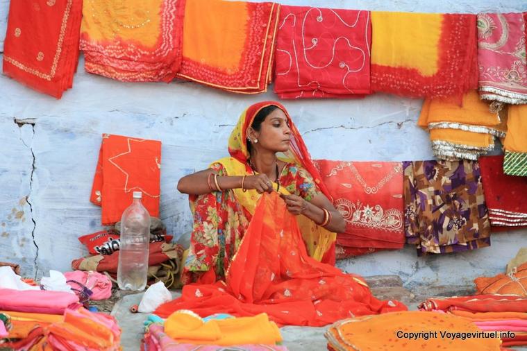 Image du Sardar Bazar de Jodhpur
Pour compléter les magnifiques images d'Inde de Dany.
Retouvez toutes les photos d'[url=http://www.voyagevirtuel.info/inde-rajasthan.php]Inde de Voyagevirtuel ici[/url]
Mots-clés: Inde Jodhpur