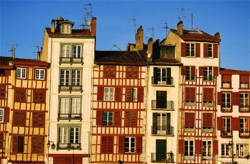 Baiona, Un exemple de l'architecture basque.
Mots-clés: basque Baiona