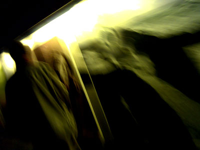 Vieux dans le métro
