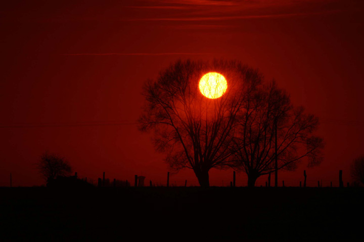 Campagne au coucher de soleil
Mots-clés: coucher soleil campagne