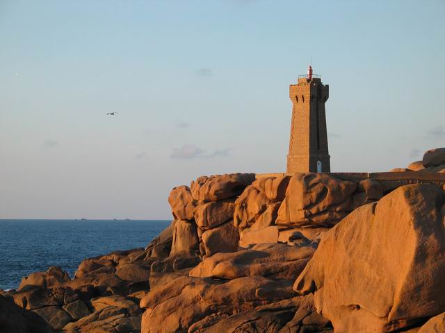 Phare
Fin de journée sur le phare de Ploumanach
Mots-clés: Bretagne Perros Guirec Ploumanach côte granit rose phare