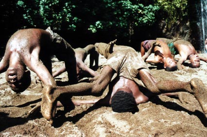 Enfant à la cascade de Soulou - juin 1995
Mots-clés: Tsingoni cascade-de-Soulou Mayotte