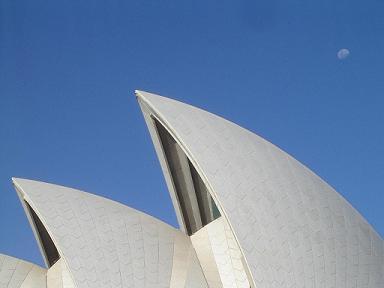 Sydney Opéra, architecture entre lune et ciel
Rien de tel qu'un beau ciel d'hiver pour mettre en valeur cette architecture fabuleuse de l'opéra de Sydney
Mots-clés: Sydney Opéra