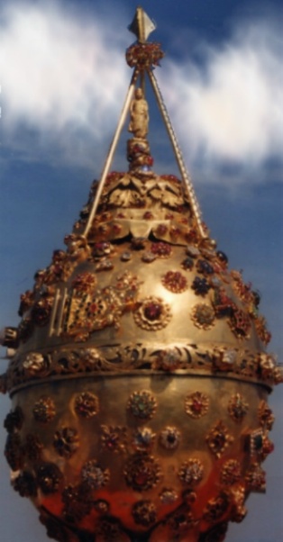 Turmspitze von der SWEDAGON-PAGODE
Mehr gold und Edensteine in sicherer luftige 10 0 Meter Höhe, als die Bank von England besitzt.
Die Spitze der schönste Pagode der Welt in Yangoon/ Myanmar
