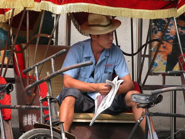 Repos du conducteur de pousse pousse, Beijing 2005 Chine
Mots-clés: Chine Beijing