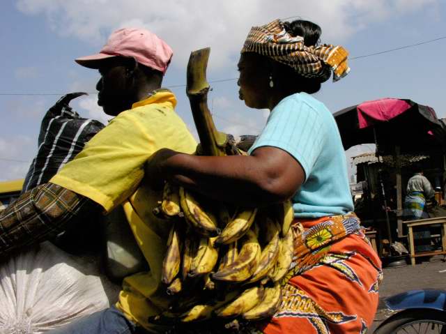 Cotonou - Cyclotaxi - Avril 2006
Mots-clés: Cotonou Bénin