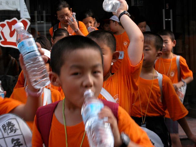 Eau en plastique Beijing 2005 Chine
Mots-clés: Chine Beijing