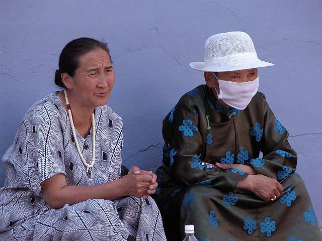 Moment de repos
Dans un temple à Ulan Batoor
Mots-clés: Mongolie
