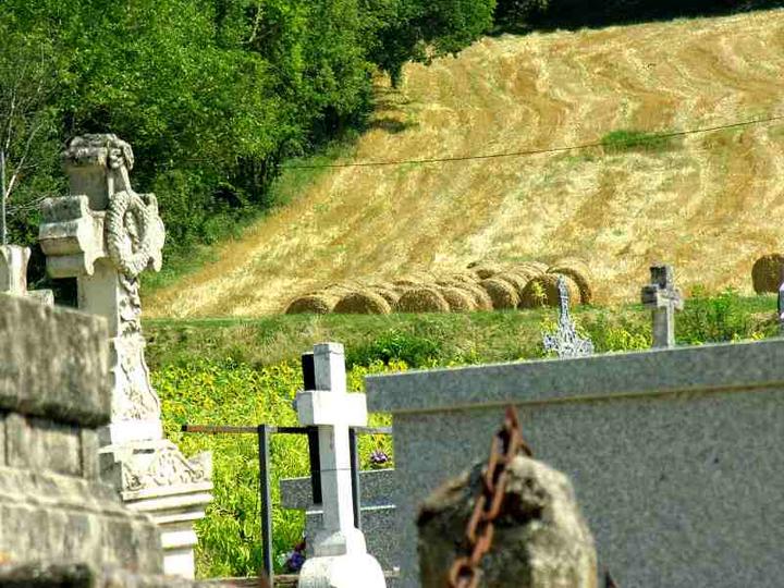 Croix de cimetière, quelque part dans le Lot - Juillet 2006
Mots-clés: Lot