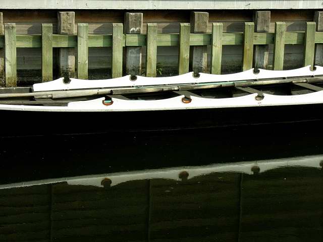 Reflet à l'amarrage, Rosekilde - Danemark Août 2006
Mots-clés: Danemark