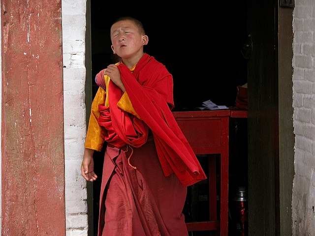 Petit moine fâché
Sortant de son école en coup de vent !
Mots-clés: Mongolie