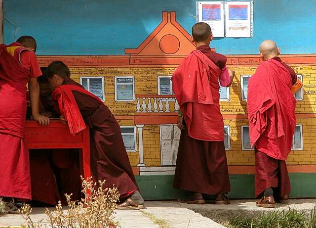 A l'école
Petite école dans un temple perdu qq part en Mongolie
Mots-clés: Mongolie