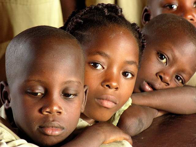 Allada - Enfants sages à l'école - Avril 2006
Mots-clés: Allada Niger
