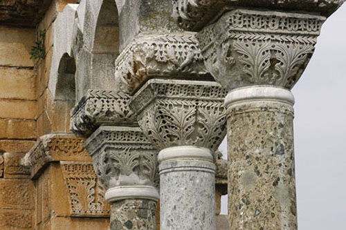 Chapiteaux  sculptés, photo réalisée à Filippi (Grèce)
Mots-clés: chapiteaux Grèce