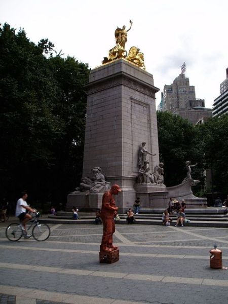 Près de central park,  New York
Statue à New York
Mots-clés: New York