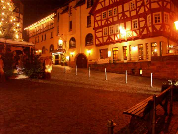 Marktplatz Frankenberg
un soir de decembre sur la place de Frankenberg en Allemagne
Mots-clés: marktplatz frankenberg