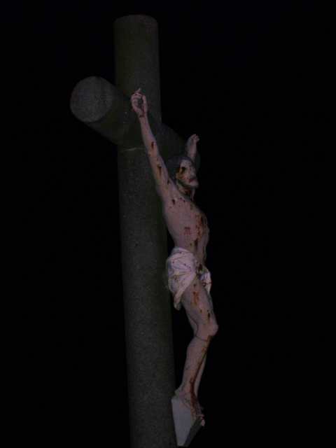 amen
si d'aventure vous promenant la nuit dans la forêt vous avez la foi voici l'occasion de prier face à ce Jesus plus véridique que nature
Mots-clés: Jesus bretagne nuit