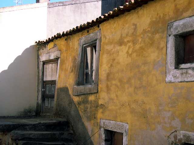 Maison portugaise
 petite maison aux jolies couleurs 
Mots-clés: architecture portugal maison couleur