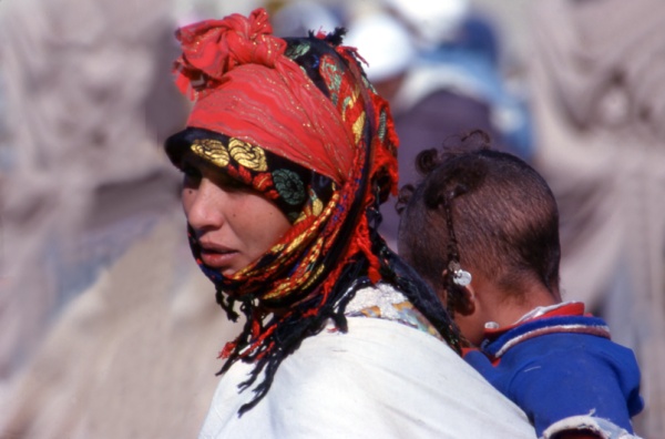 La mère et l'enfant
Jeune berbère et son enfant.
Mots-clés: Maroc berbère