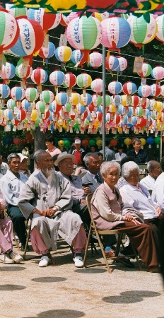 Célébration de Bouddha, temple de Magoksa Eugjingeon, Corée du Sud
Nous avons eu le privilège de partager la cellule d'une nonne et de participer aux préparatifs de la célébration de Bouddha. Temple de Magoksa Eugjingeon, Corée du Sud
Mots-clés: Asie Corée du Sud