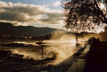 Humeurs du Léman pendant la bise noire
le Léman et ses humeurs quand la bise noire le tarabuste
Mots-clés: concours photo 2005