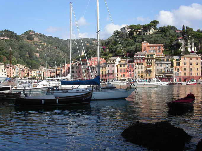Bateau dans le port et maisons multicolores de Portofino, Italie
Mots-clés: Portofino Ligurie