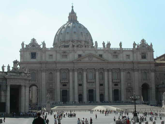 Vue extérieure de la basilique Saint Pierre, Vatican, Rome
Mots-clés: Vatican Rome