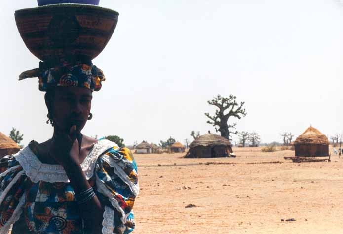 Port sur la tête d'une femme sénégalaise
Mots-clés: Sénégalaises
