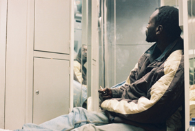 Daouda
Daouda dans son sas de banque
Mots-clés: Daouda soleil dans-la-rue