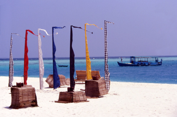 MALDIVES, Plage de Rangali, Ari atoll
Il s'agit des drapeaux colorés sur la plage du Rangali Hilton aux Maldives
Mots-clés: Paysage Maldives Plage