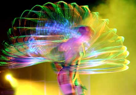 Moscovit' Circus, numéro de cerceaux
Cirque de Moscou : numero de cerceaux...
Mots-clés: cirque couleurs spectacle insolite lumiere Moscou effet