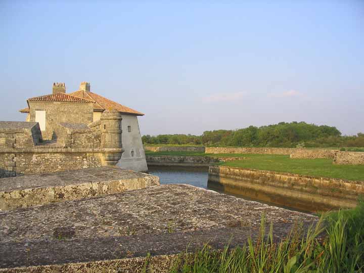 Au bord de l'eau
Fort Lupin
