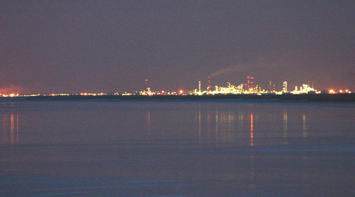 Le port de Saint Nazaire
Prise de nuit du port de Saint Nazaire, vue de Cordemais
Mots-clés: Saint Nazaire port