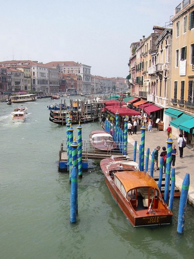 Il canale grande
Le canal qui traverse Venise.
Mots-clés: canal grand venise
