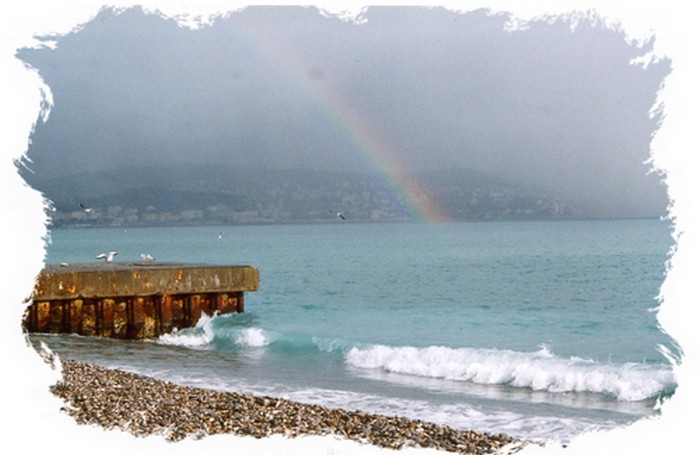Plage de Nice
La plage de Nice cet hiver, alors qu'un timide arc en ciel vient l'égayer.
Mots-clés: arc-en-ciel plage nice