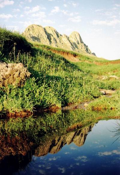 Le djurdjura (Algérie)
djurdjura, en kabylie (djerdjer), le massif le plus imposant du nord de l'Algerie.
Mots-clés: djurdjura algerie