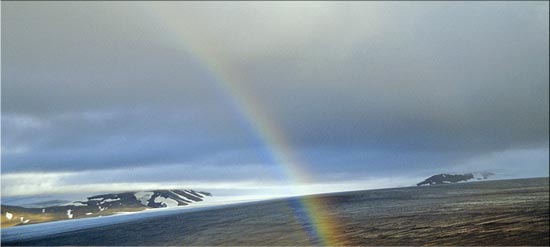 arc-en-ciel sur le glacier Bruarjokull - Islande
cette langue glacière est une des nombreuses ramifications du glacier géant (120kmx80km) Vatnajokull. Islande, août 2003
Mots-clés: glaciers paysages Islande