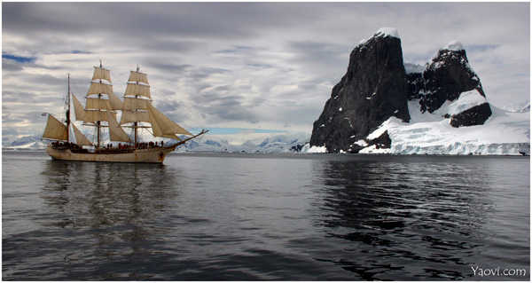 L'incroyable rencontre d'un trois mats sous voile dans les 65 eme sud sur les rivages de la péninsule Antarctique
Mots-clés: voilier antarctique trois mats paysage