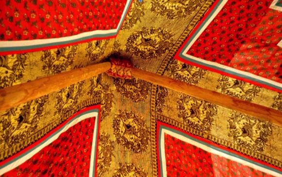 tente touareg
couleurs vives pour un sommet de tente touareg
Mots-clés: touareg