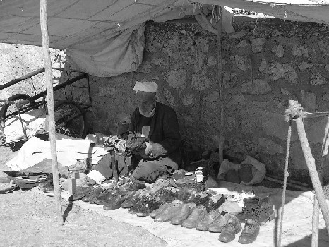 Cordonnier
Marche hebdomadaire d'Oued Zem, Maroc
Mots-clés: Oued-Zem