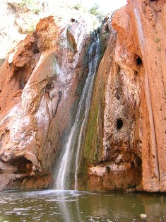 Source Oum rabià
Cascade d'une source salée de l'Oued Oum rabià,
Moyen Atlas, Maroc
Mots-clés: s o m r