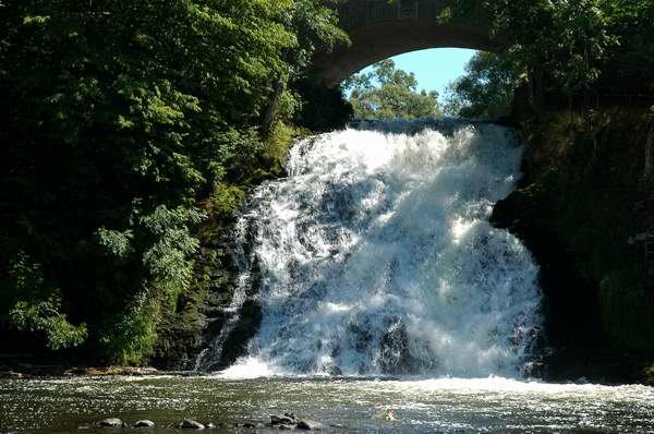 Cascade de Coo
La Cascade de Coo en Belgique
Mots-clés: cascade Coo Belgique