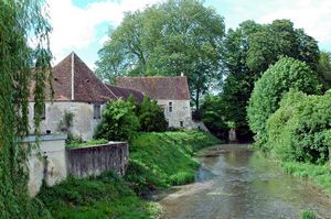 La capitainerie du château de Condé en Brie
A 60 mn de Paris, aux pieds des vignes, des paysages magnifiques et des sites classés remarquables sur la Route du Champagne.
Mots-clés: Condé-en-Brie Aisne
